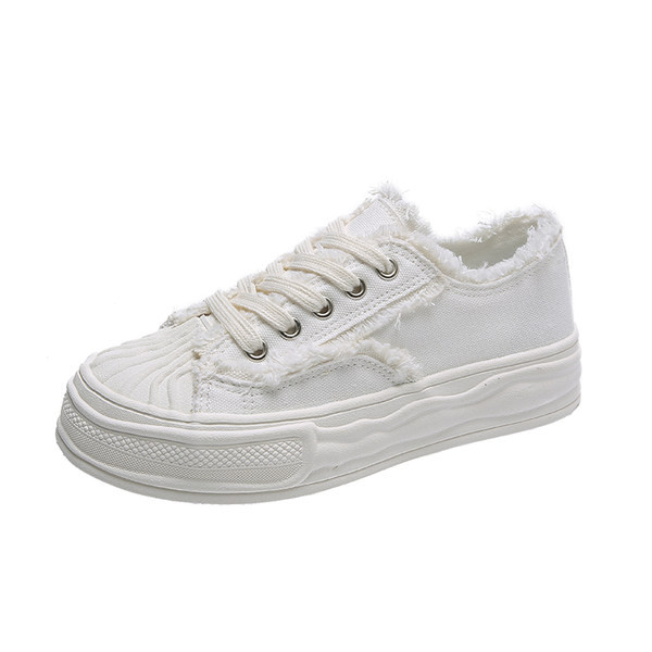 Jauns sieviešu kedu modelis ar biezām zolēm