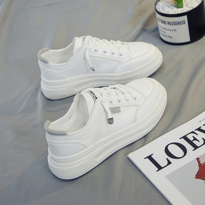 Ležerne ženske tenisice s mrežicama i ravnim potplatom u bijeloj boji