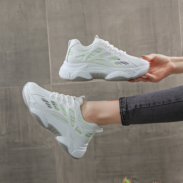 Jauns sieviešu elpojošo kedu modelis ar raupju zoli