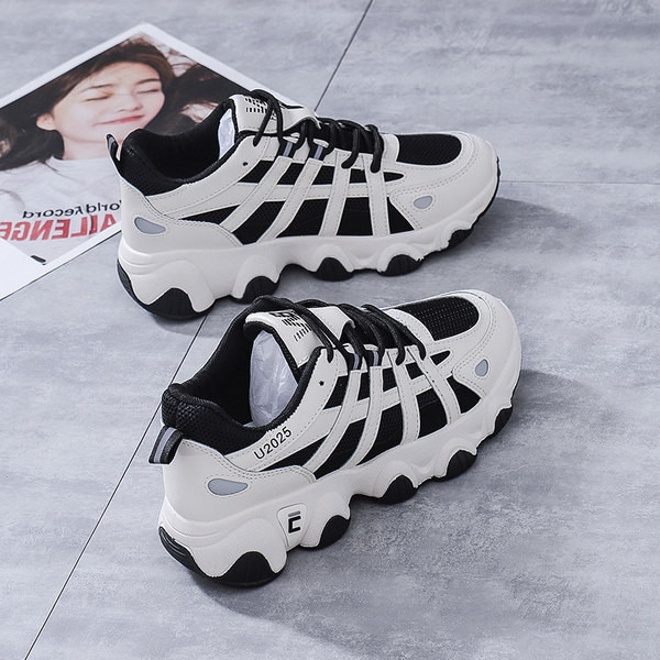 Elpojošas sieviešu kedas ar plakanām zolēm