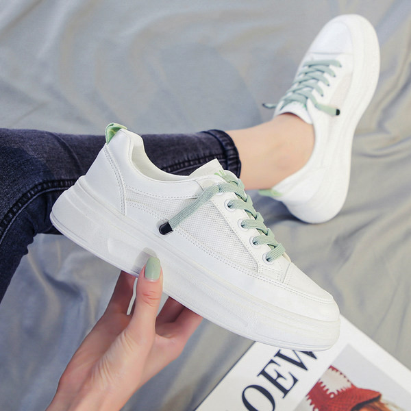 Ikdienas sieviešu kedas ar plakanu zoli baltā krāsā