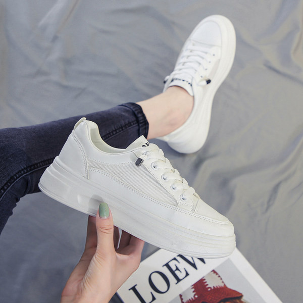 Ikdienas sieviešu kedas ar plakanu zoli baltā krāsā