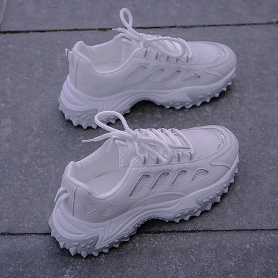 Ikdienas kedas ar raupju zoli un mežģīnēm sieviešu elpošanai