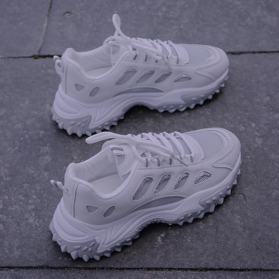 Ikdienas kedas ar raupju zoli un mežģīnēm sieviešu elpošanai