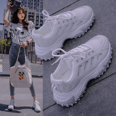 Ikdienas kedas ar raupju zoli un mežģīnēm sieviešu elpošanai