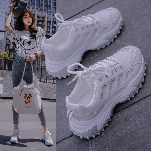 Ikdienas kedas ar raupju zoli un mežģīnēm sieviešu elpošanai