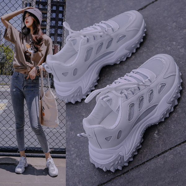 Ikdienas kedas ar raupju zoli un mežģīnēm sieviešu elpošanai