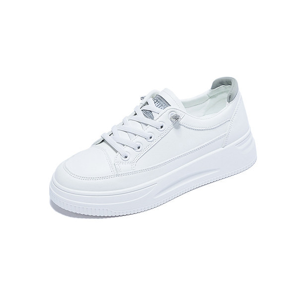 Jauns pašreizējo sieviešu kedu modelis tīrā modelī ar saitēm