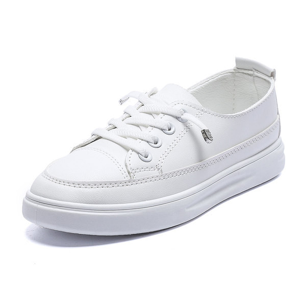 Sieviešu kedas ar plakanām zolēm un šņorēm - tīrs modelis