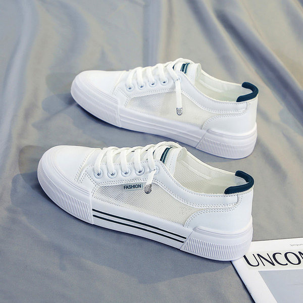 Légáteresztő női tornacipő új modellje lapos talppal, fehér színben