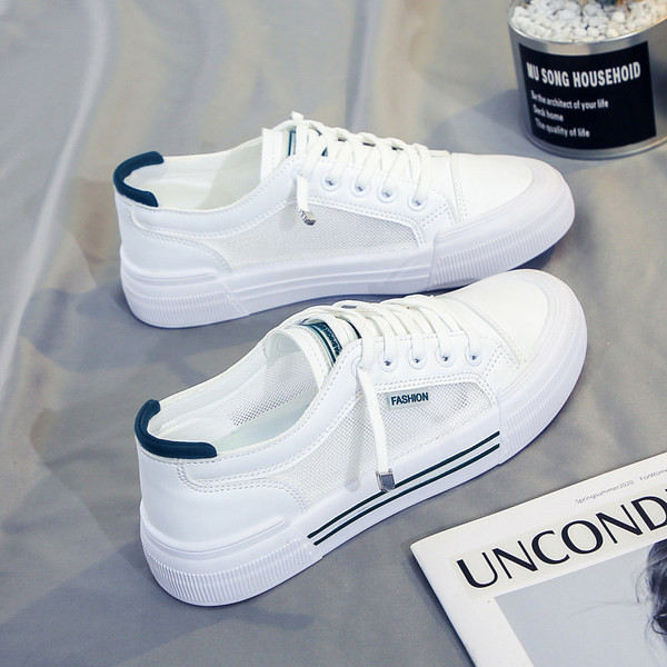 Légáteresztő női tornacipő új modellje lapos talppal, fehér színben