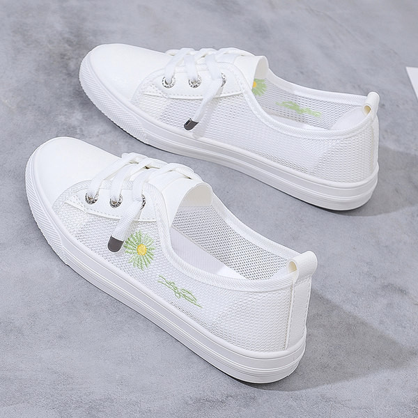 Naiste tossud kaks ökonahast ja tikandiga võrgust mudelit