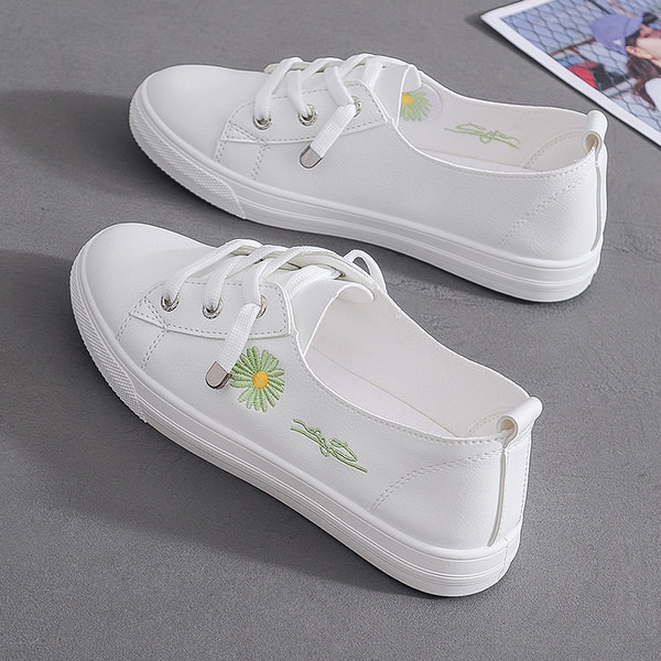 Naiste tossud kaks ökonahast ja tikandiga võrgust mudelit