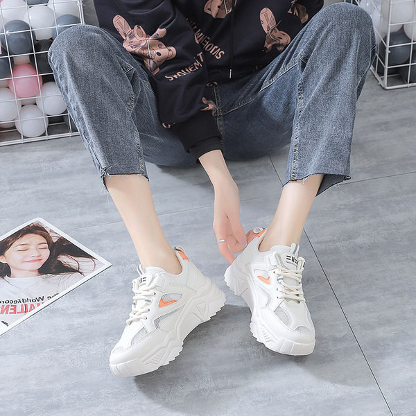 Elpojošas sieviešu kedas ar atstarojošām sloksnēm