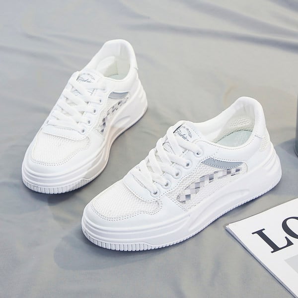 Νέο μοντέλο αναπνεύσιμα αθλητικά γυναικεία παπούτσια σε λευκό χρώμα με πλέγμα