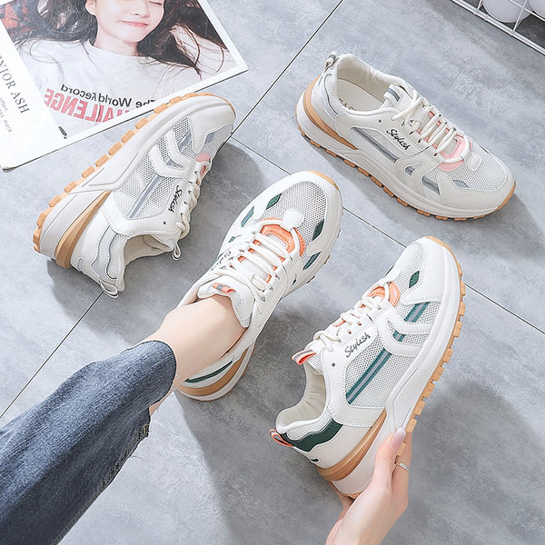 Sieviešu kedas ar plakanu zoli un sietu