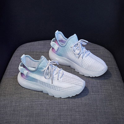 Tīkla sieviešu kedas zaigojošās krāsās ar ērtu zoli