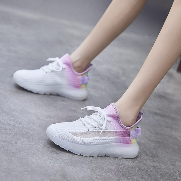 Tīkla sieviešu kedas zaigojošās krāsās ar ērtu zoli