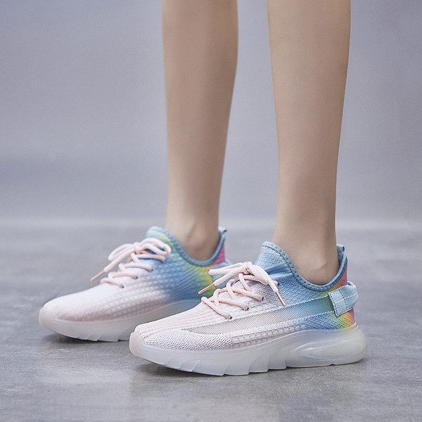 Tīkla sieviešu kedas zaigojošās krāsās ar ērtu zoli