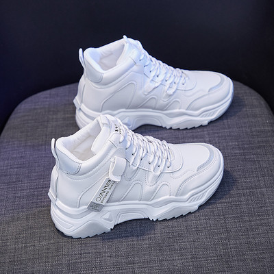 Naiste ökonahast kõrged kirjaga tossud