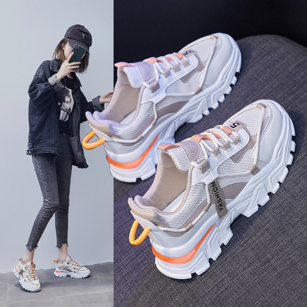 Kareda tallaga naiste vabaaja tossud mitmes värvitoonis