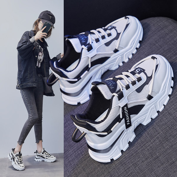 Kareda tallaga naiste vabaaja tossud mitmes värvitoonis