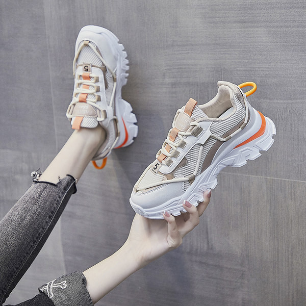 Kareda tallaga naiste vabaaja tossud mitmes värvitoonis