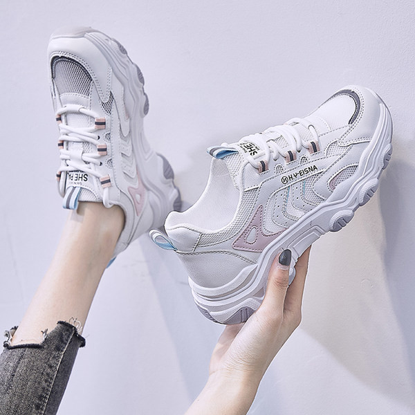 Naistele kirja ja lipsudega sporditossud