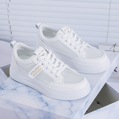 Sieviešu kedas baltā krāsā ar plakanu zoli - divi modeļi