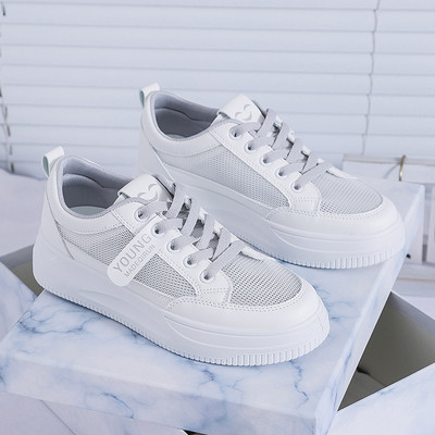 Sieviešu kedas baltā krāsā ar plakanu zoli - divi modeļi