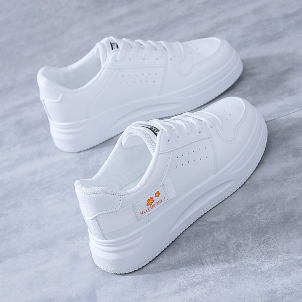 Elpojošas sieviešu kedas no eko ādas ar plakanu zoli