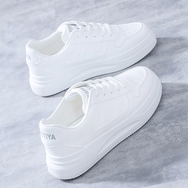 Γυναικεία έκο δερμάτινα πάνινα παπούτσια με επίπεδη σόλα - δύο μοντέλα