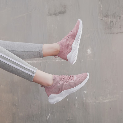 Γυναικεία υφασμάτινα αθλητικά παπούτσια κατάλληλα για το καλοκαίρι