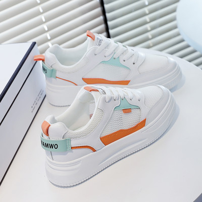 Jauns sporta sieviešu kedu modelis ar plakanām zolēm