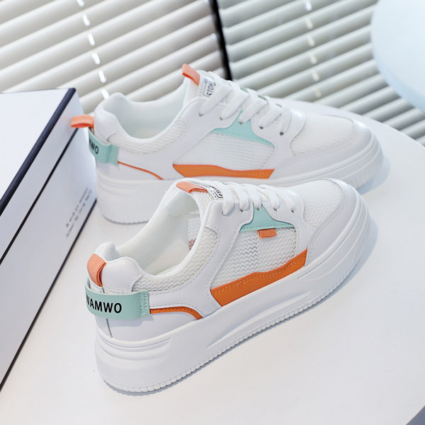 Jauns sporta sieviešu kedu modelis ar plakanām zolēm