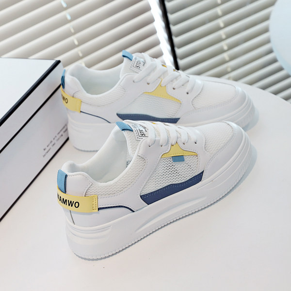 Jauns sporta sieviešu kedu modelis ar plakanām zolēm