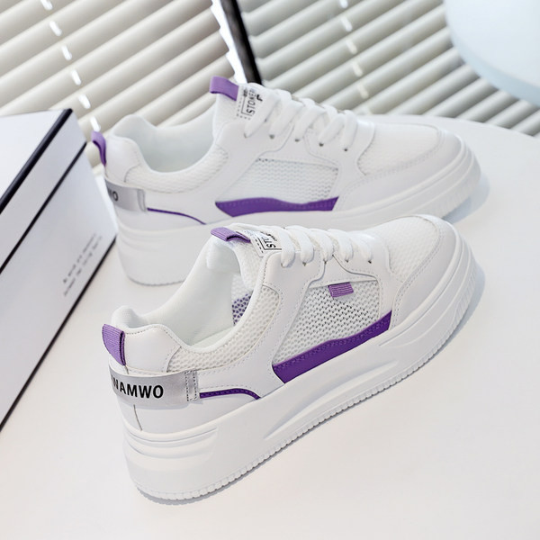 Jauns sporta sieviešu kedu modelis ar plakanām zolēm