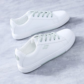 Vienkāršs sieviešu kedu modelis ar plakanu zoli un šņorēm