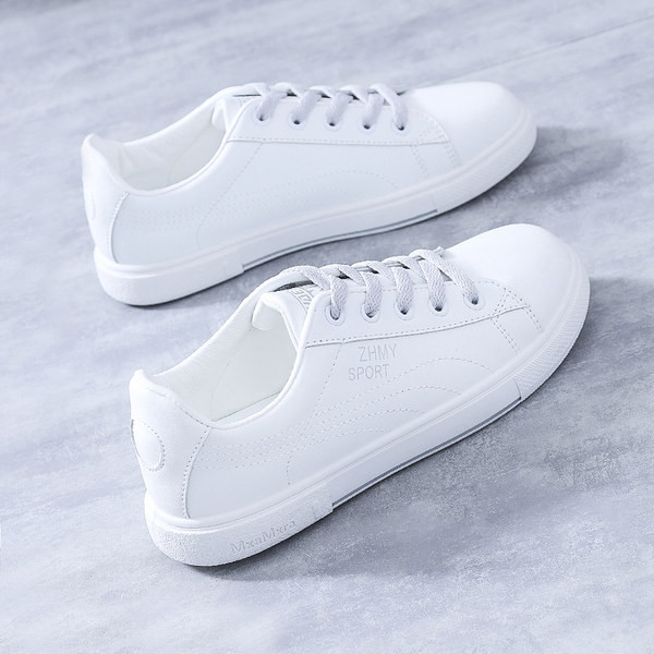 Vienkāršs sieviešu kedu modelis ar plakanu zoli un šņorēm