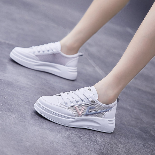 Öko-nahast naiste tossud paeltega - valget värvi