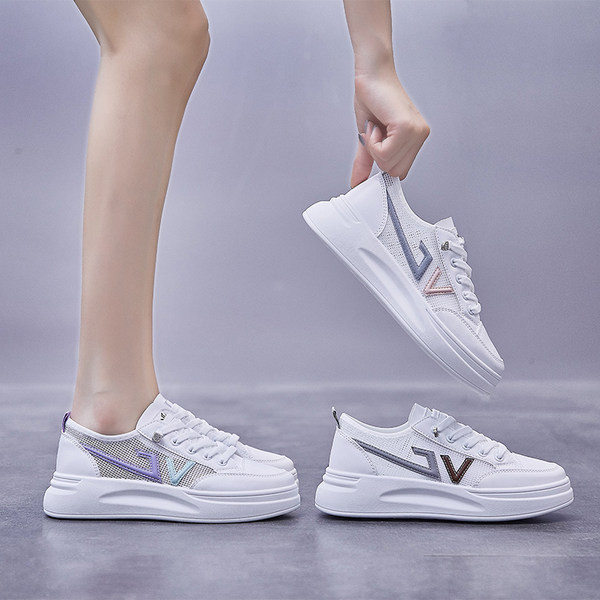 Öko-nahast naiste tossud paeltega - valget värvi