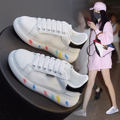 Modernas sieviešu kedas ar krāsainām zolēm un mežģīnēm