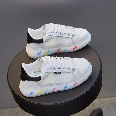 Modernas sieviešu kedas ar krāsainām zolēm un mežģīnēm