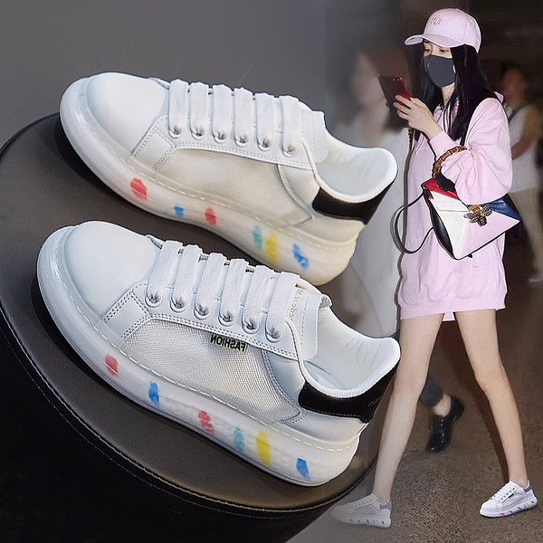 Modernas sieviešu kedas ar krāsainām zolēm un mežģīnēm