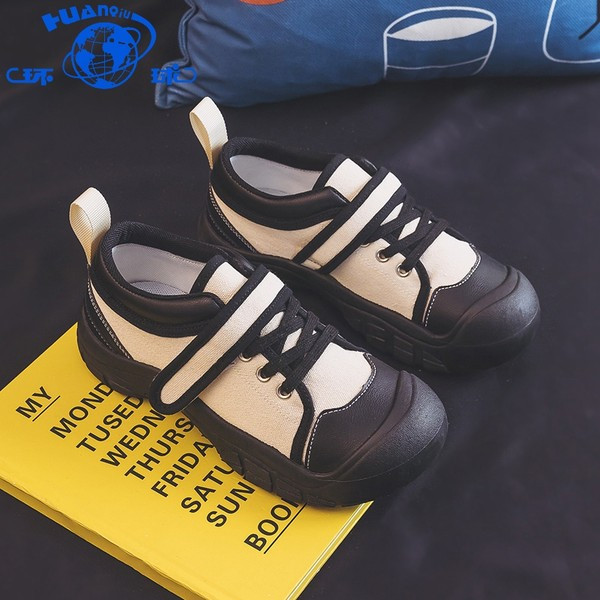 Ženske tenisice sa naljepnicama i ravnim đonom u tri boje