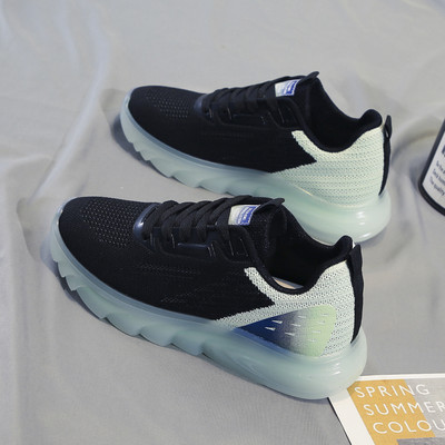 Krāsainas sieviešu kedas no elpojoša auduma - vairākās krāsās