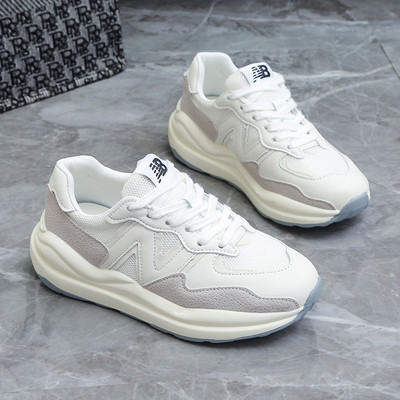 Γυναικεία πάνινα αθλητικά παπούτσια με επίπεδη σόλα