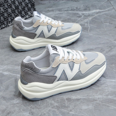 Γυναικεία πάνινα αθλητικά παπούτσια με επίπεδη σόλα