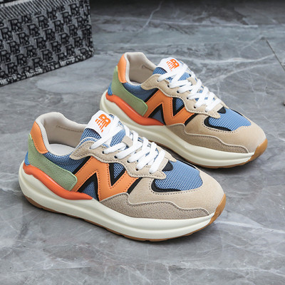 Γυναικεία πάνινα αθλητικά παπούτσια με επίπεδη σόλα