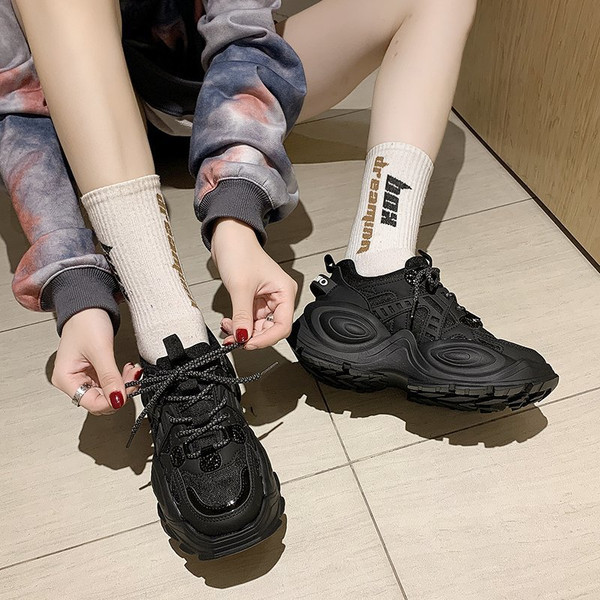 Mustad naiste tossud krobelise 4 cm tallaga